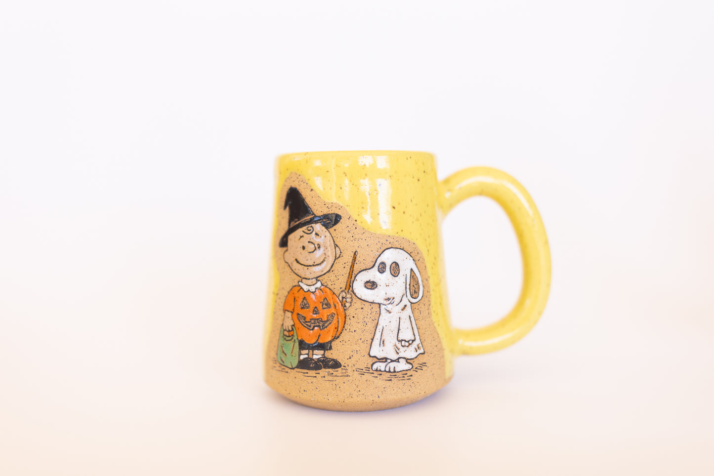 MUG 11/86 PEANUTS TRICK OR TREAT