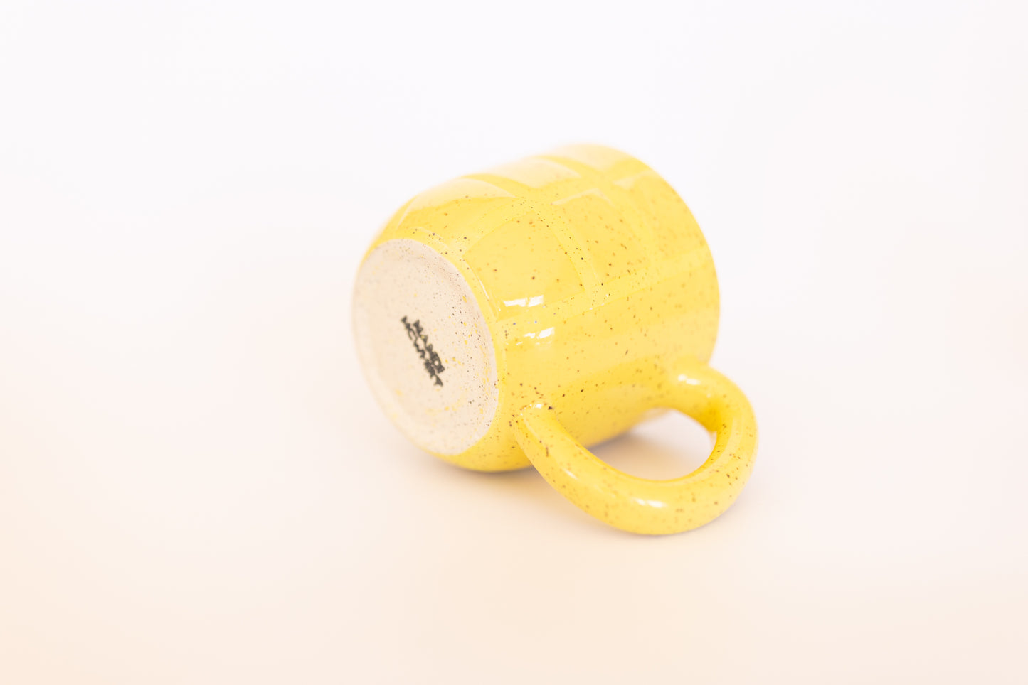 MUG 43/86 YELLOW MONOCHROMATIC