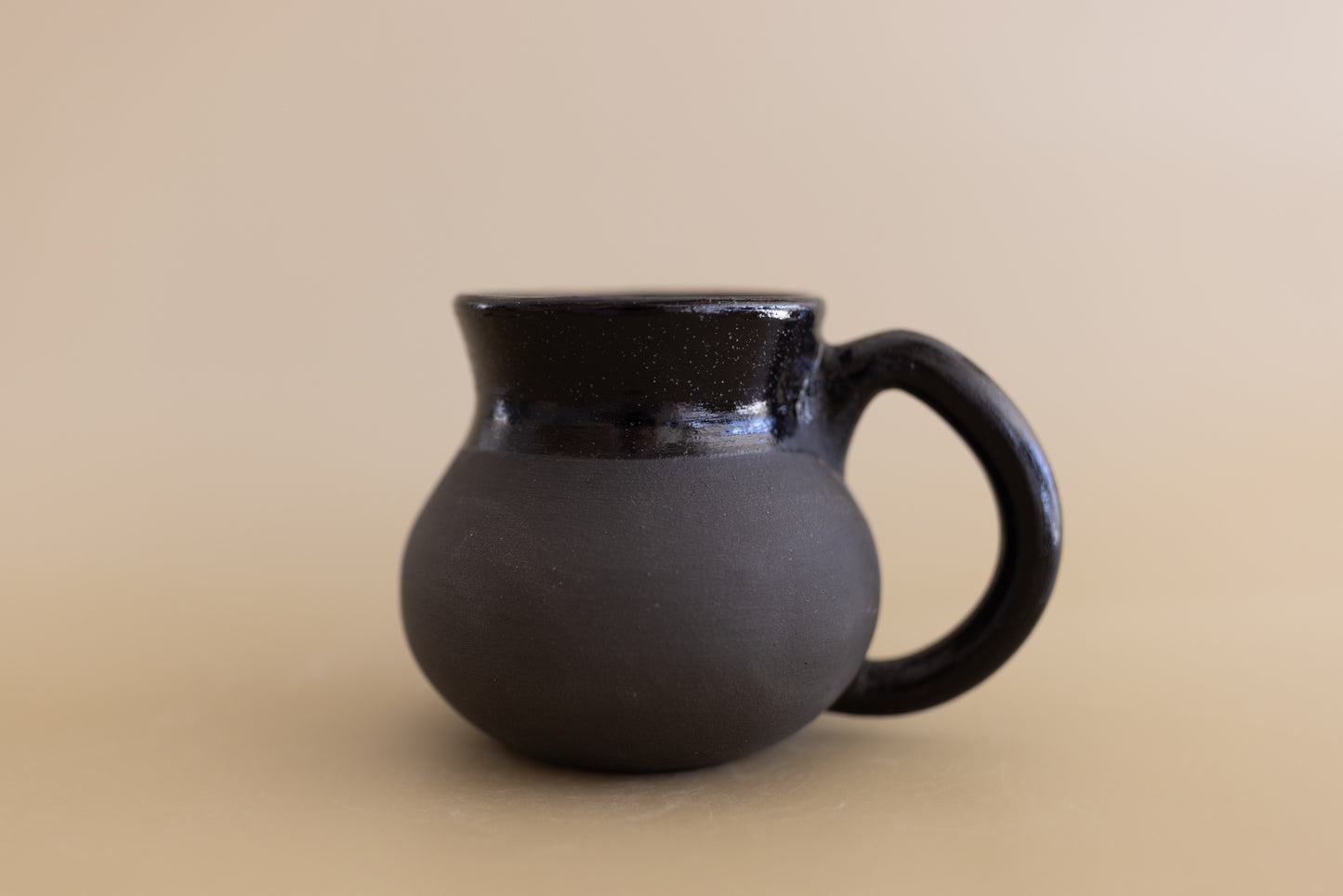 MUG 84/86 BLACK ON BLACK