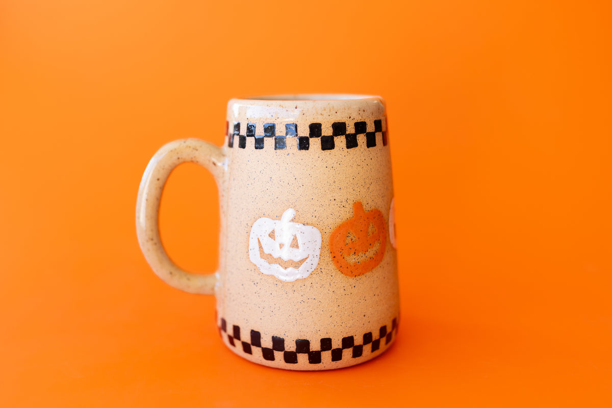 CHECKS & HEADS MUG