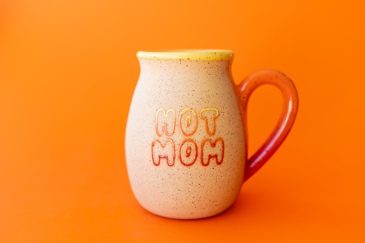 HOT MOM MUG