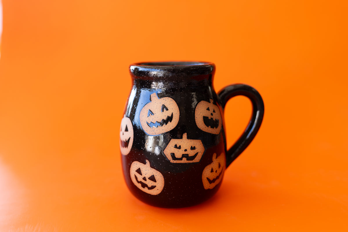 PUMPKIN HEADS SOLID BLACK GLAZE MUG