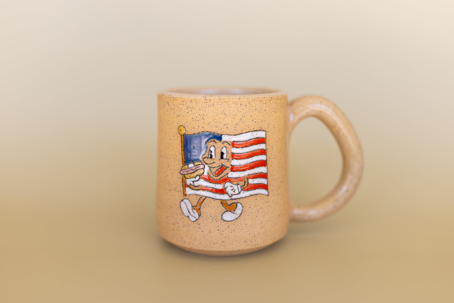 MUG 32/75 FLAG EATING HOT DOG