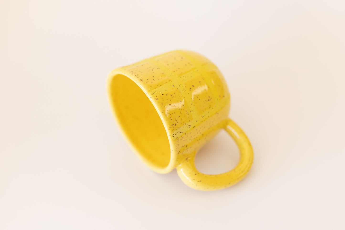 MUG 21/80 YELLOW TONE ON TONE