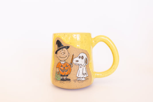 MUG 9/86 PEANUTS TRICK OR TREAT