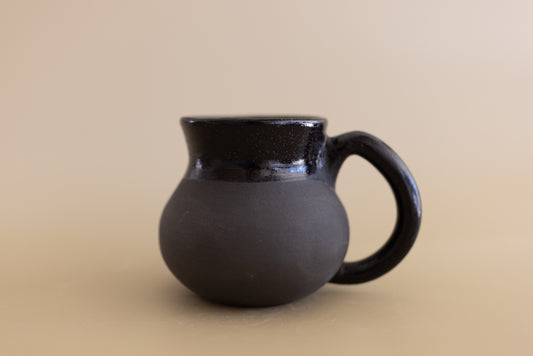 MUG 84/86 BLACK ON BLACK