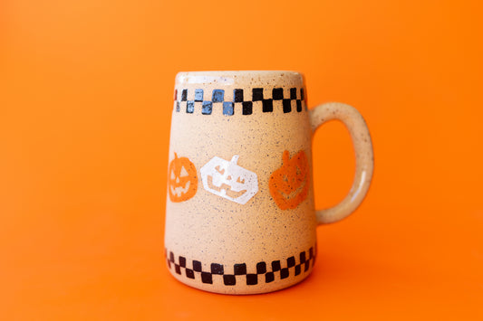 CHECKS & HEADS MUG