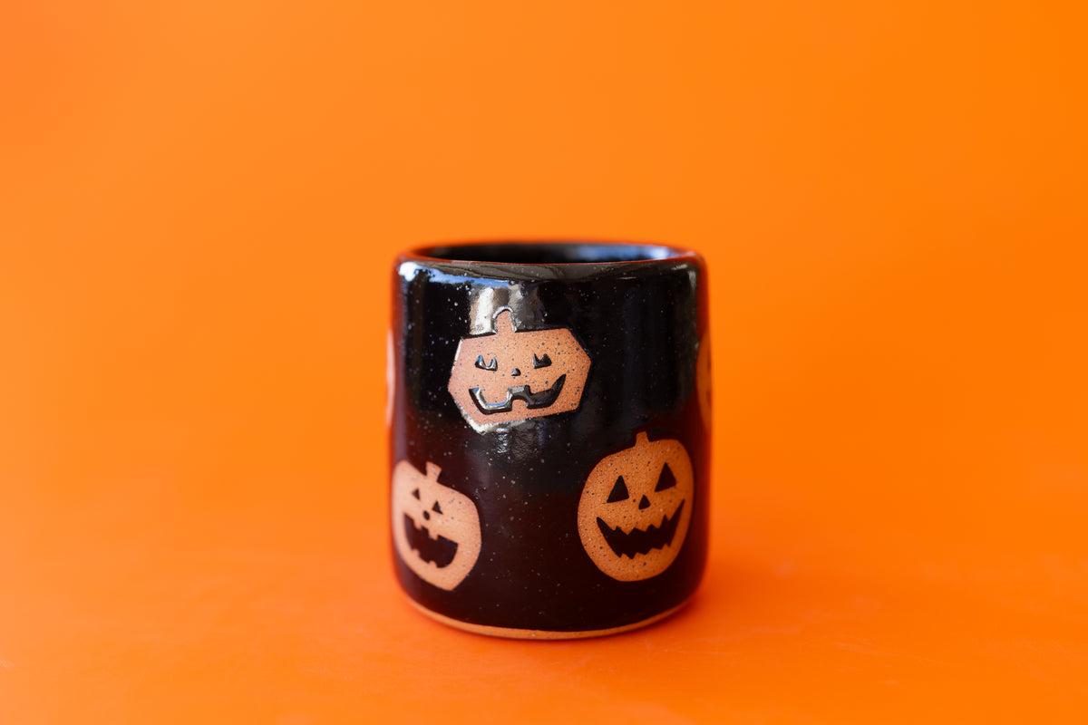 PUMPKIN HEADS SOLID BLACK GLAZE CUP
