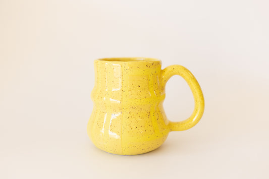 MUG 19/80 YELLOW TONE ON TONE