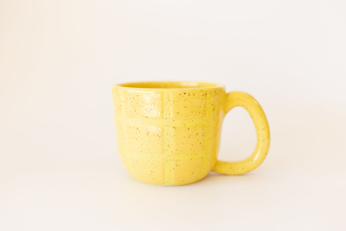 MUG 21/80 YELLOW TONE ON TONE